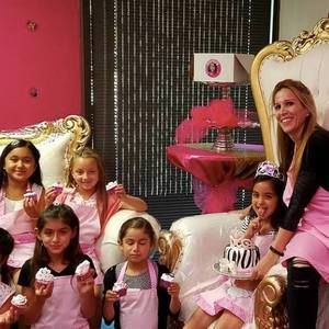 Meet your Posher, Sarit